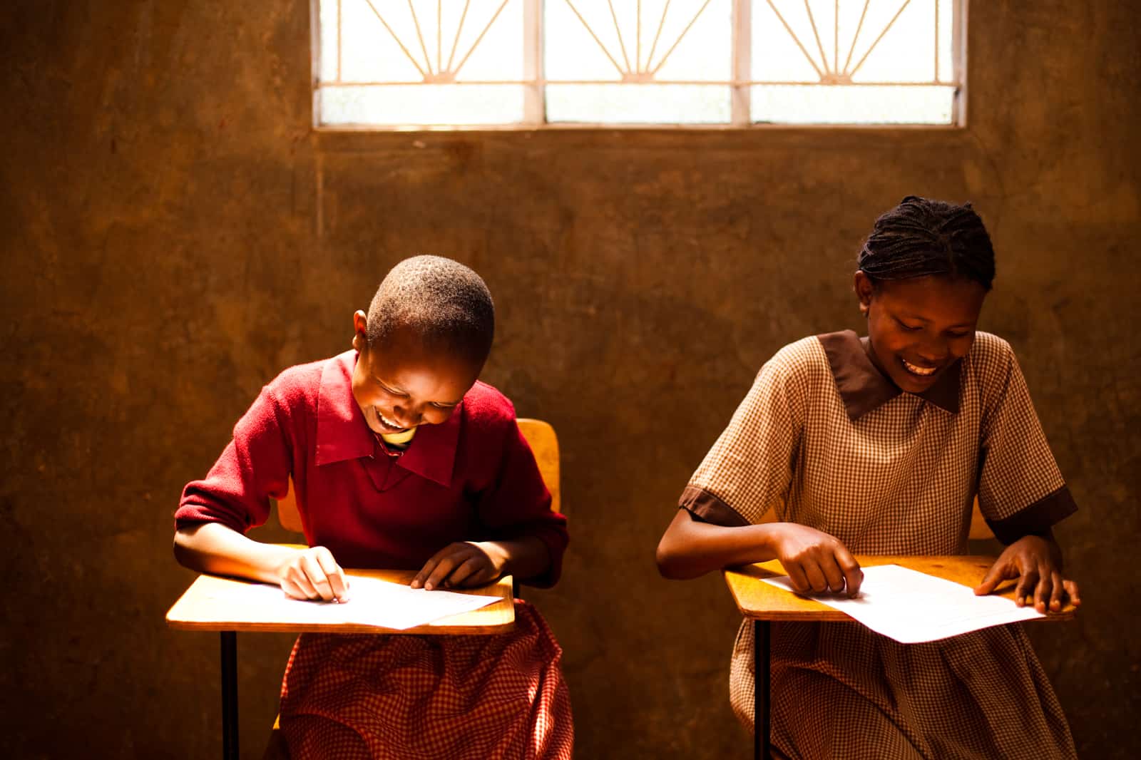 Les filles à l'école Deux filles à l'école