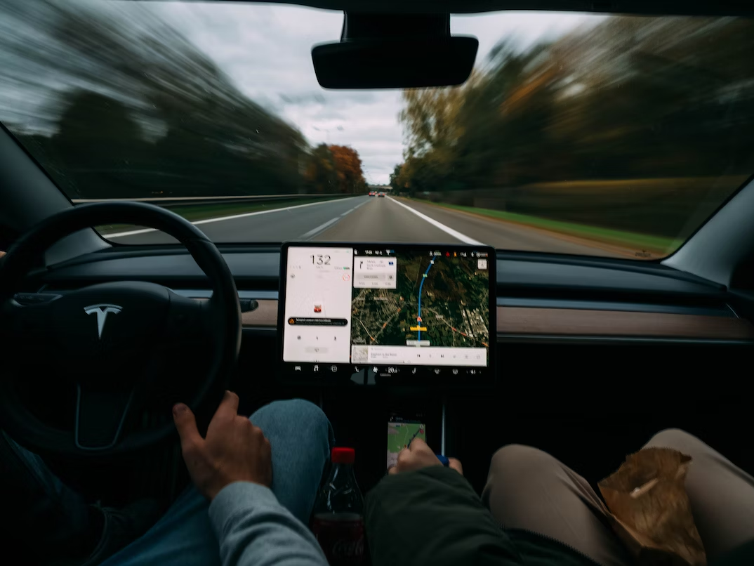 Quel est le fonctionnement du suivi des chauffeurs et de l'optimisation des itinéraires sur Route4Me ?