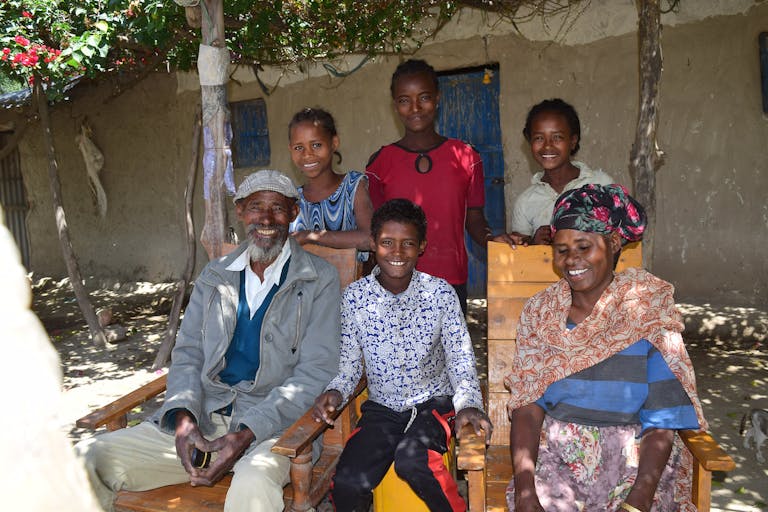 Micha avec sa famille.