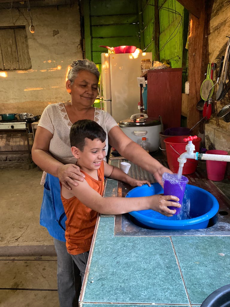 Les familles de la communauté de Plan Grande bénéficient désormais d'eau douce dans leurs maisons.