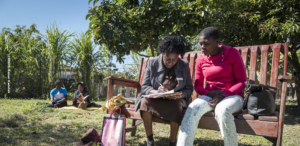 Banc d'amitié du Zimbabwe: grands-mères, thérapie et technologie