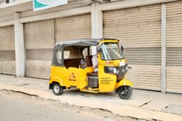 La révolution des pousse-pousse électriques en Inde : conduire le changement