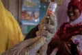 Comment les seringues à désactivation automatique rendent la vaccination plus sûre